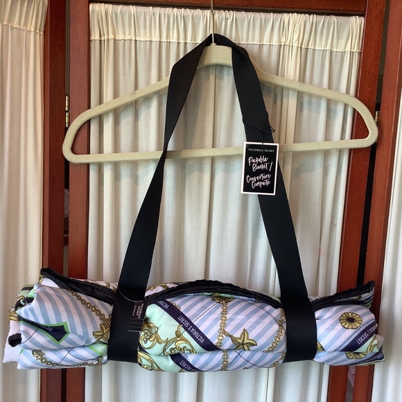 Victoria's Secret Packable Blanket Nautical Beach Pool Picnic 57x52 NEW - Picture 2 of 6